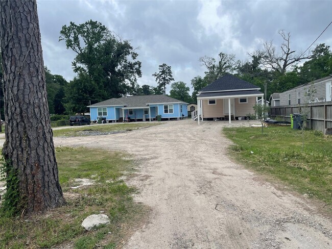 Photo - 21882 Russell Dr