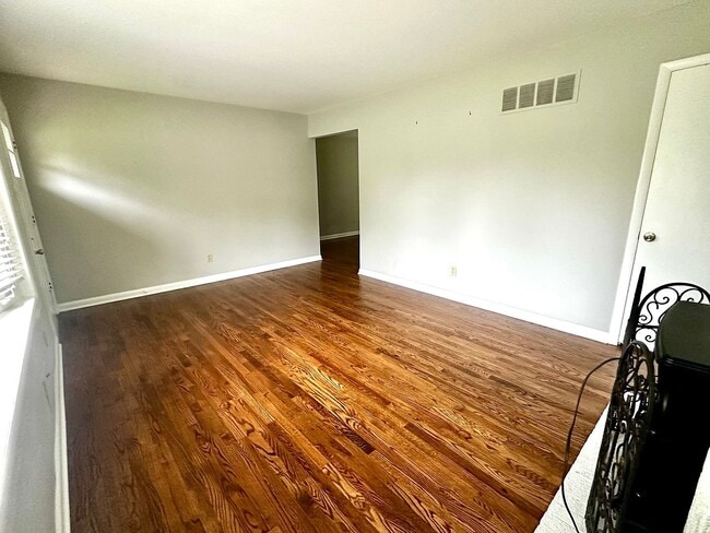 Photo - 207 Ash Ln