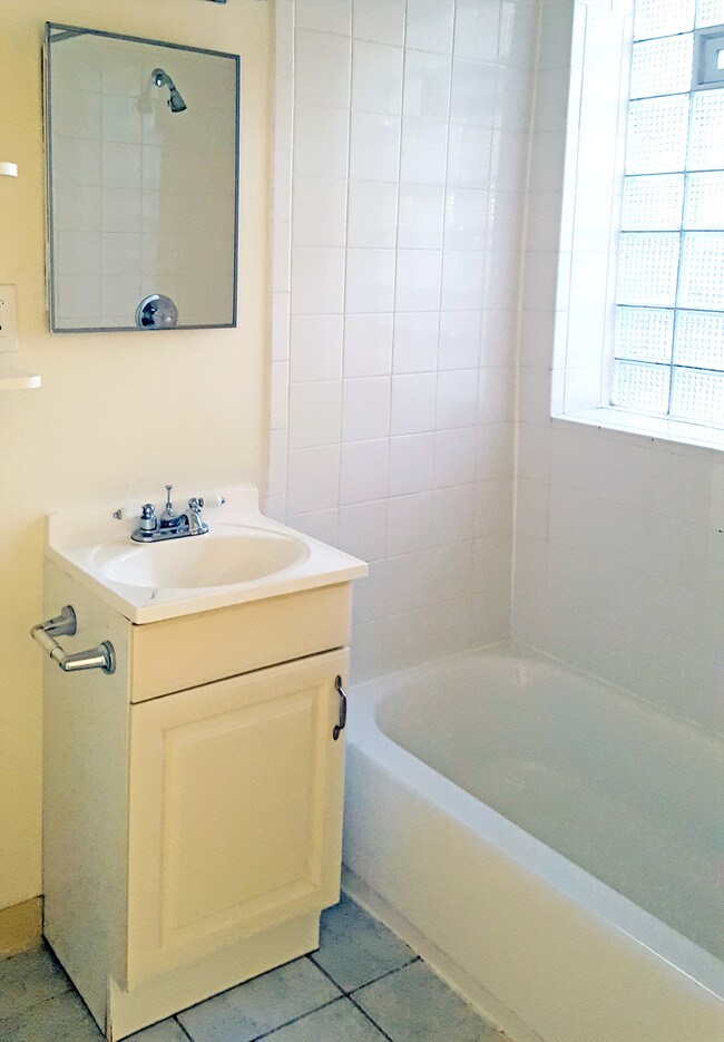 Photo - 1912 E Linnwood