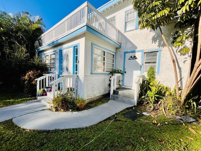 Building Photo - 313 S Lakeside Dr Unit 3