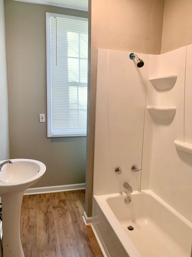 Photo - 2 Bedroom 1 Bath – For Rent!