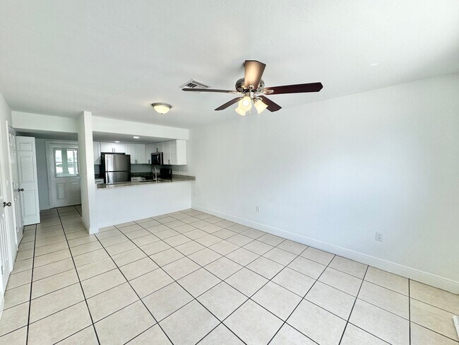 Photo - 1936 Sunshine Blvd Unidad #C