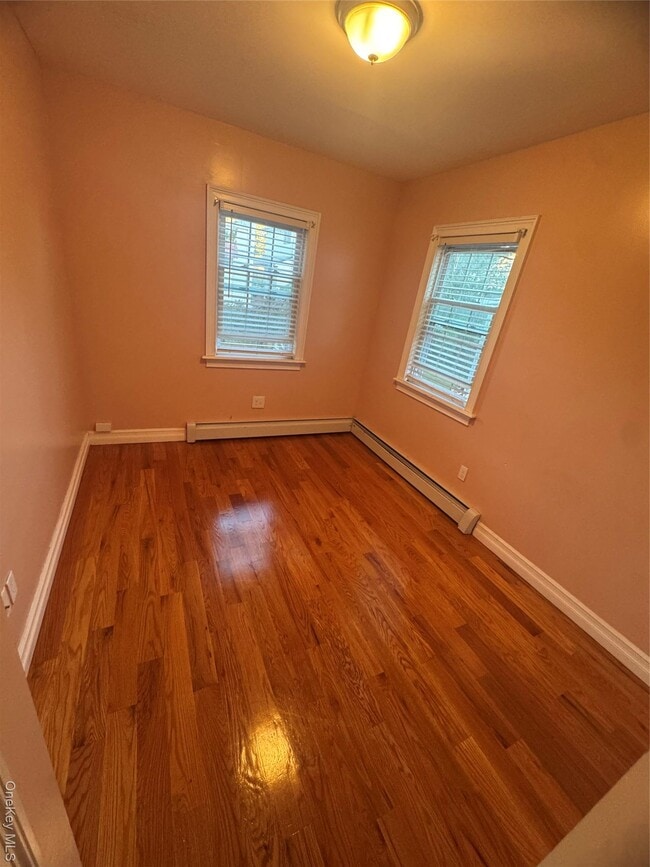 Photo - 104-37 205th Pl