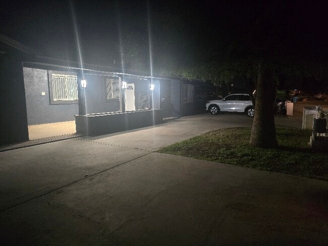 Photo - 4743 N 54th Ave Unidad #1