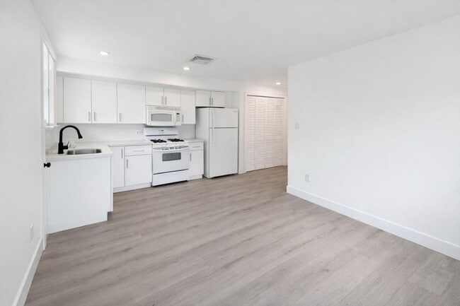 Photo - 445 SW 3rd St