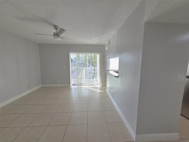 Building Photo - 5672 Rock Island Rd Unit 251