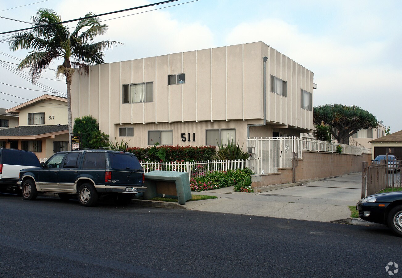 Photo - 511 Venice Way Apartments