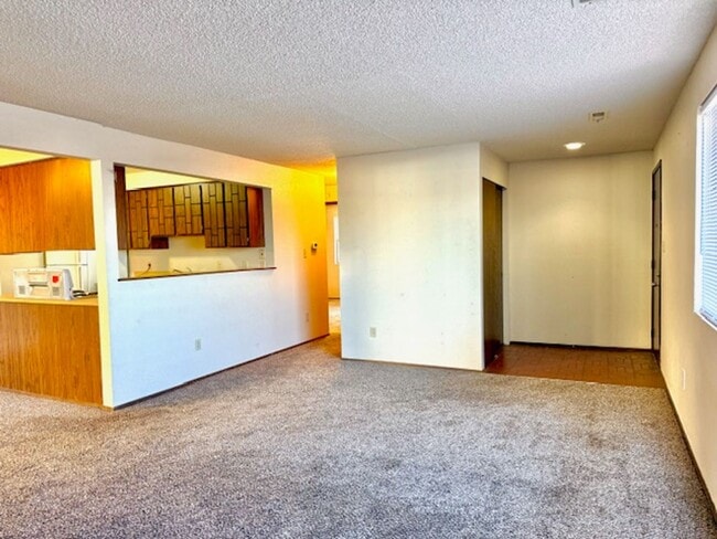 Building Photo - 1211 W Ivy Ave Unit #201