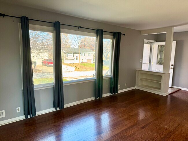 Photo - 11021 Spring St