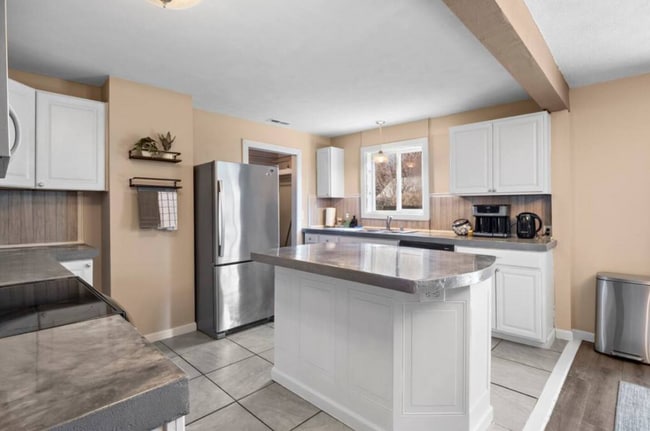 Photo - 719 E 9th Ave