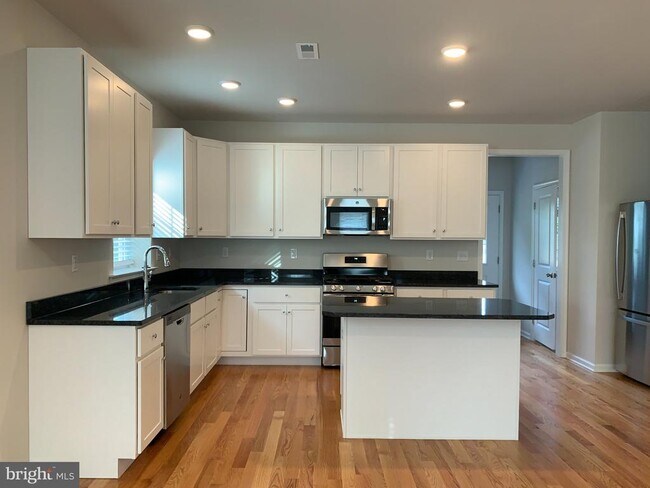 327 Maple Ave