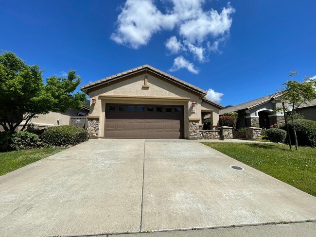 Building Photo - Fireplace in Living Room, Backyard Patio, Hardwood and Laminate Flooring