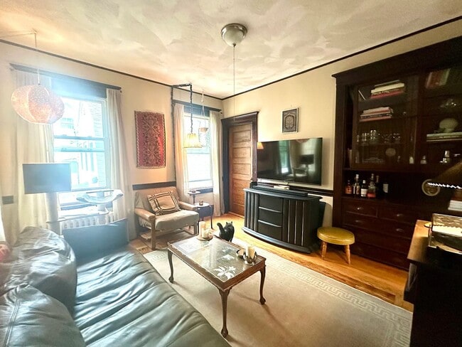 Building Photo - 3-bedrooms - 2nd floor - Oak Square BRIGHTON Rental