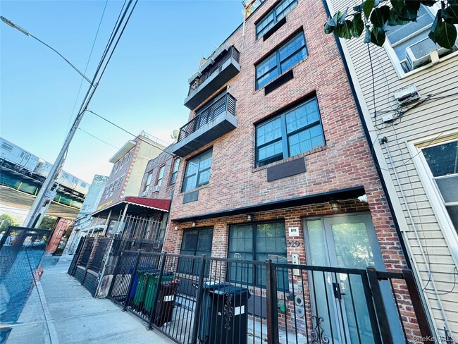Building Photo - 129 Stockholm St Unit 4R