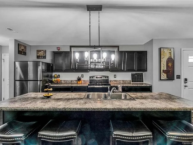 Photo - 1635 Hooper Court