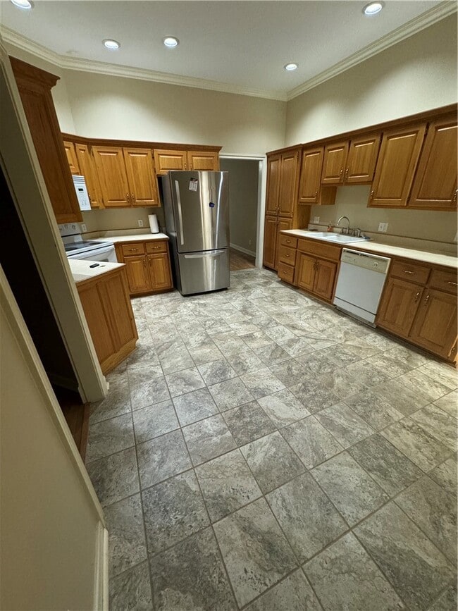 Photo - 82 E Cydnee St