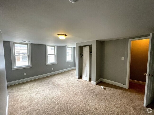 Building Photo - 2 or 3 bed 1.5 bath - Southside flats, was... Rental