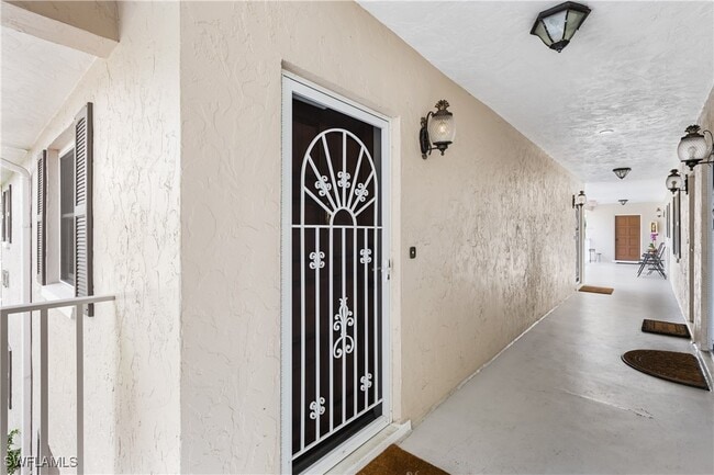 Building Photo - 940 3rd St S Unit 201