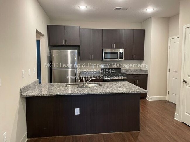 Building Photo - First Floor HCA Apartment with Extra-Large Primary Bath - Enjoy a $500 rent credit when you lease...