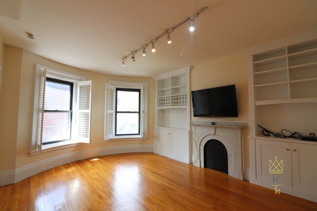 Building Photo - 310 Shawmut Ave Unit 2