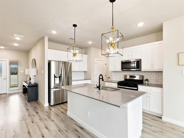 Photo - 138 Mandarin St