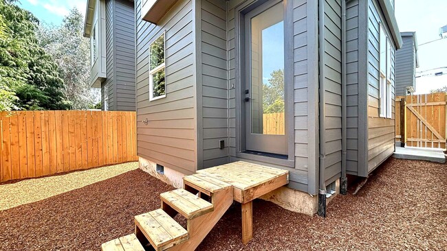 Building Photo - L0628 Unit B