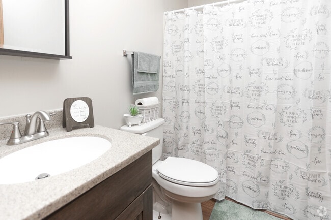 2BR, 1BA - 850SF