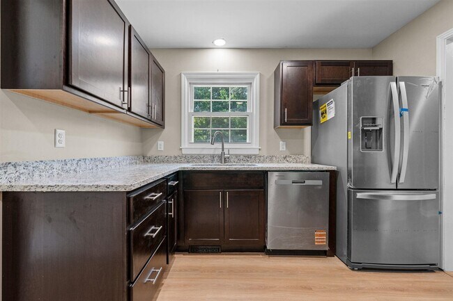 Photo - 725 Temple Ct