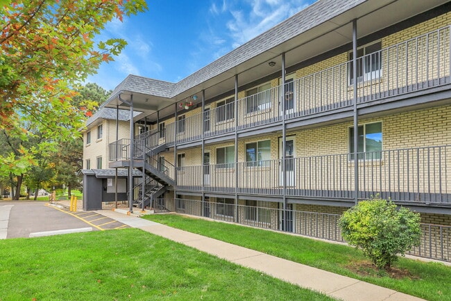 Building Photo - $1,750.00 - 3 Bedrooms, 2 Bathrooms, Condo... Unit 8
