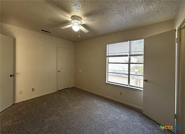 Building Photo - 1202 Covey Ln Unit D