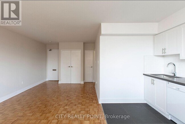 Photo - 276 St George St Unit 903