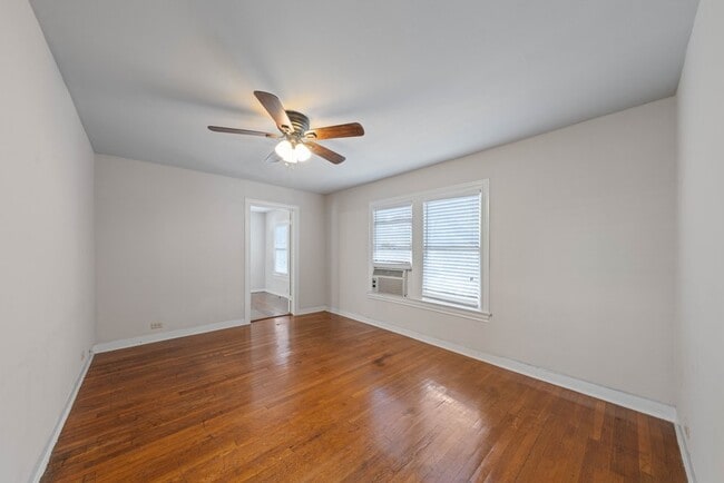 Charming 1-Bed Bungalow with Carport in Central San Antonio – Cozy, Bright, and Move-In Ready!
