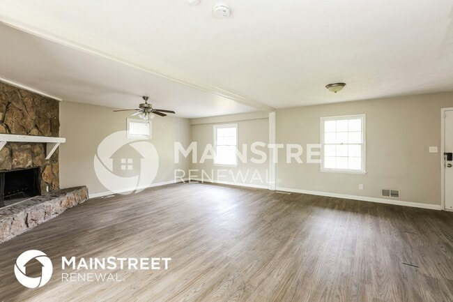 Photo - 454 Roxbury Dr