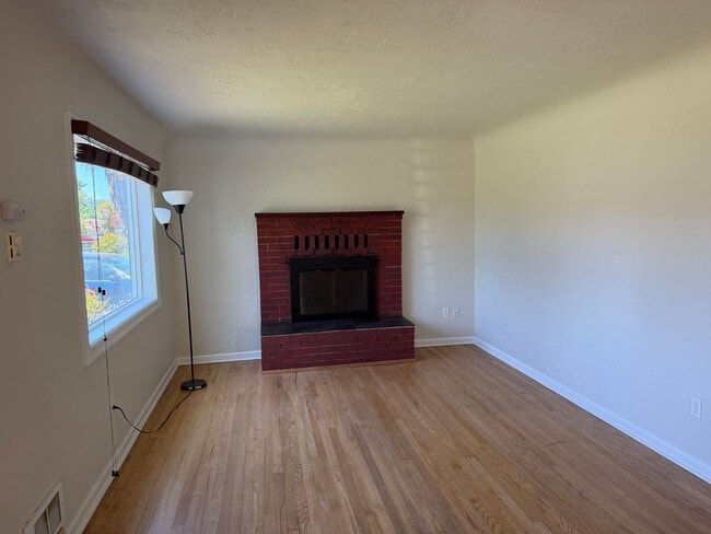 Photo - Large updated 2 bedroom 1 bathroom house in Springfield!