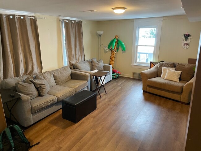 Photo - 21 S High St Unit Upper