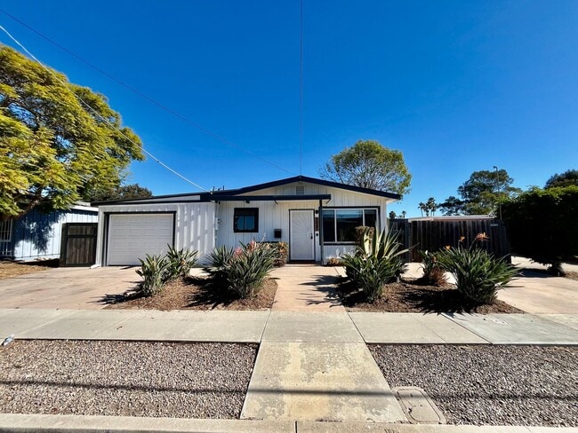 Building Photo - Beautiful 3B/2BA w/ Large Yard, 2 Car Garage & RV Parking!