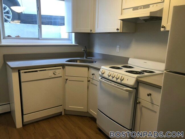 Photo - 63 Selkirk Rd Unit 1