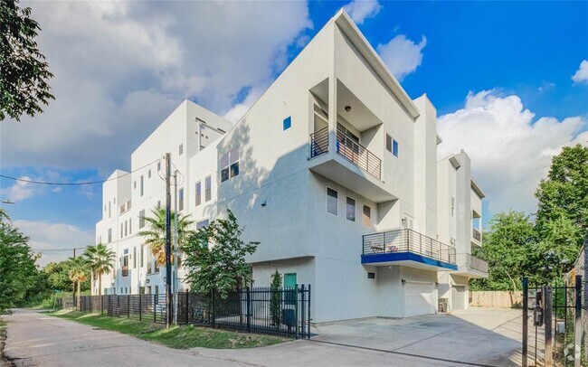 Building Photo - 1320 Lakin St Rental