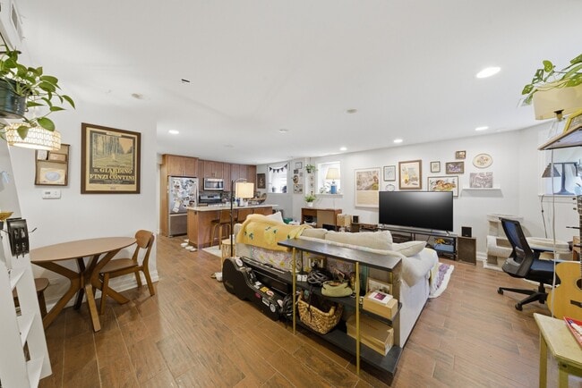 Photo - 2555 W Logan Blvd Unit GW