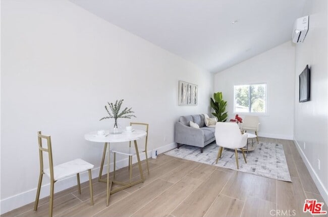 Photo - 9704 Comanche Ave