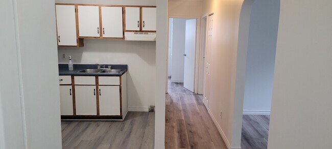 Building Photo - Comfortable Unit 39-0004