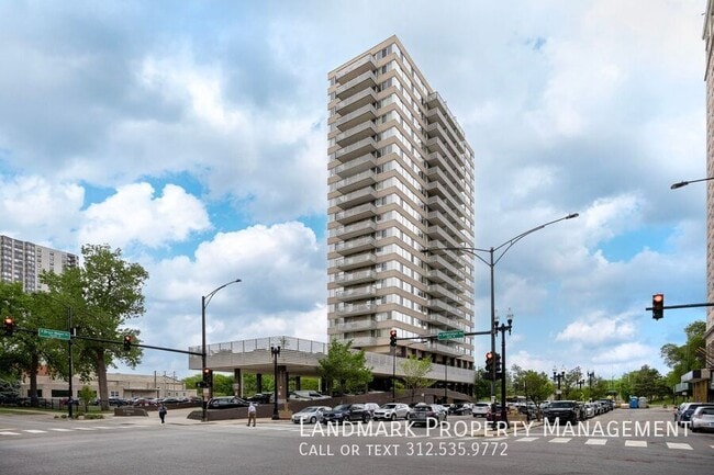 Building Photo - 5601 N Sheridan Rd Unit 5B