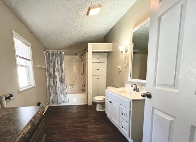 Photo - Adorable 2 Bedroom in the Heart of Rossville