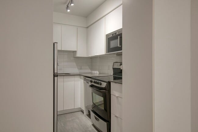 Photo - 4570-4590 Queen-Mary