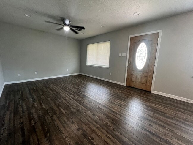 Photo - 6407 NW Euclid Ave