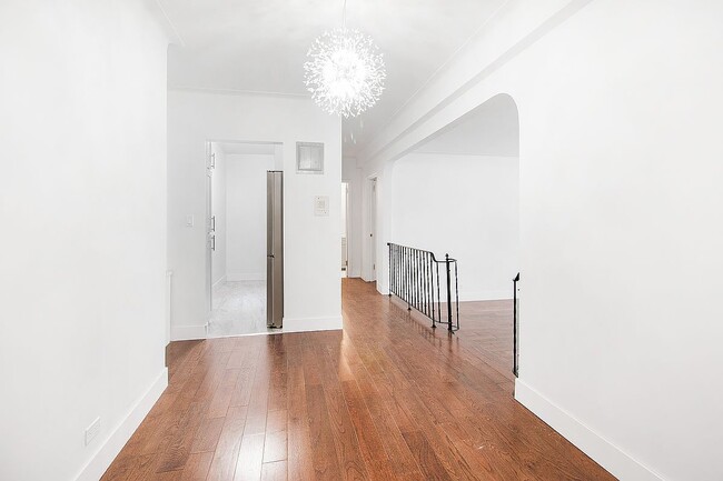 125 W 96th St