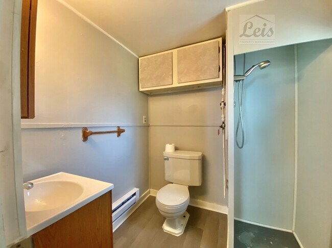 Photo - 442 E 5th St