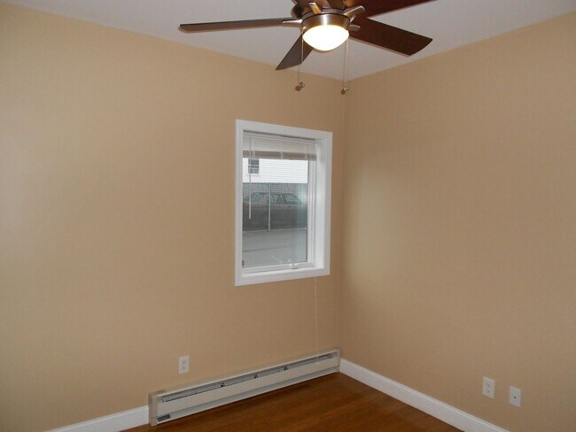 Photo - 98 Knight St Unit #1