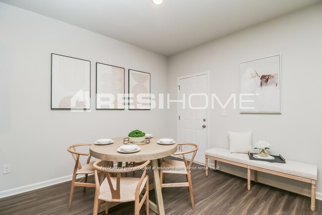 Photo - 475 Oakwood Dr NW