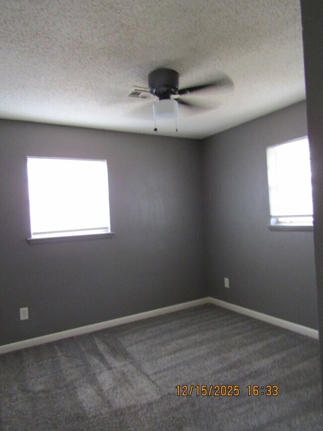 Photo - Nice home in the Woodland Hills Area!